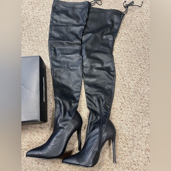 Over the knee boots - Picture 2 of 5